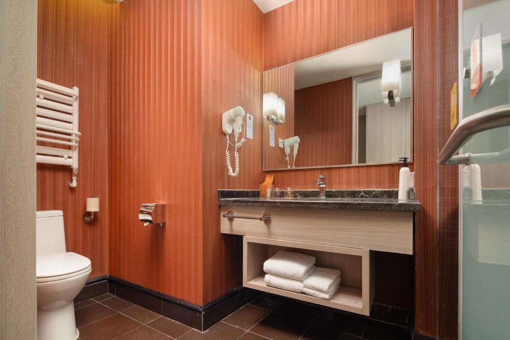Wanda Momoland bathroom